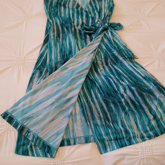 BCBG Maxazria marian teal cyan combo printed crossover wrap midi dress. Size L - Picture 5 of 8